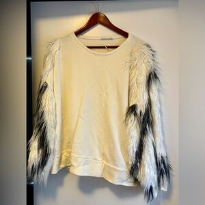 New ZARA Oversized white Faux Fur Sleeve Pullover Sweater Size Large